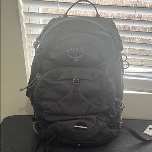 Osprey Mira Women’s Hiking Backpack Purple – Hydration Compatible Daypack